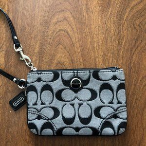 NWOT COACH LOGO PRINT METALLIC WRISTLET